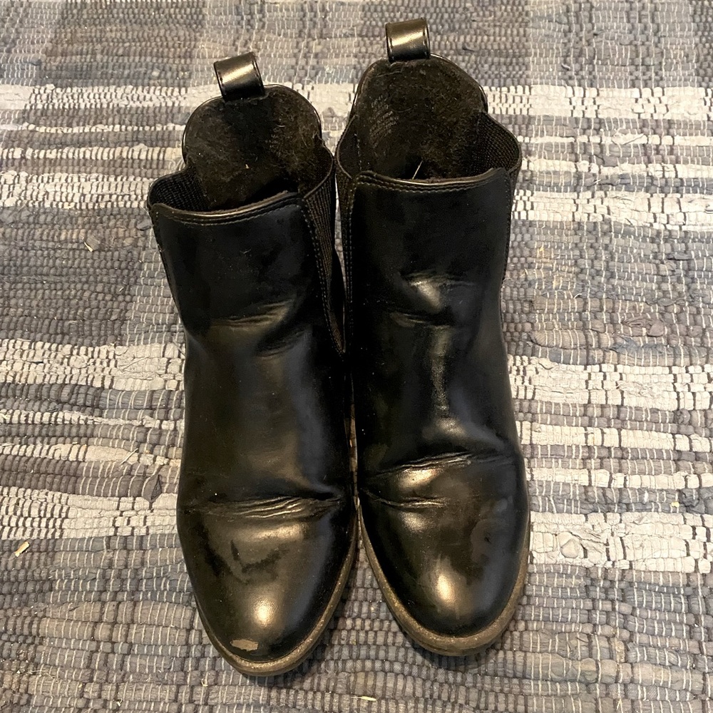 Black Chelsea boots